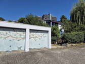 Garagen und Hausansicht - 