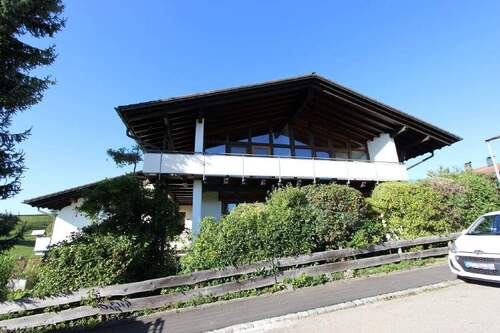 Bild1 - Große Maisonette Wohnung mit 2 Balkonen, Terrasse und Bergsicht