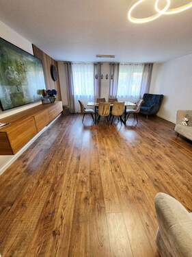 Wohnen - 4 Zimmer Etagenwohnung zum Kaufen in Nürnberg