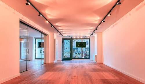 Raum 1 mit Straßenzugang - 