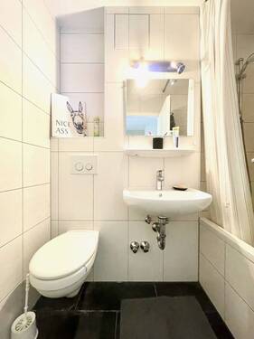 Bad mit Wanne - 