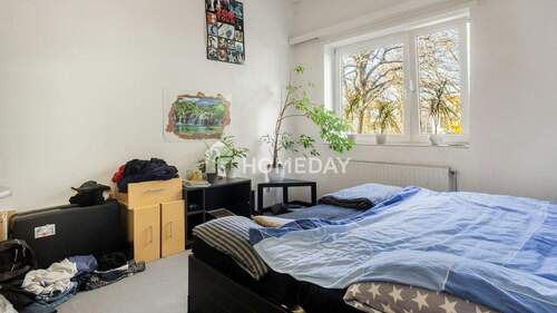 1. OG Schlafzimmer 1 - 