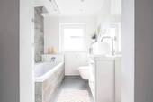 Badezimmer mit Wanne (2).jpeg - 