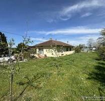 Wohnen im grünen Bungalow in der Gartenlandschaft von Pforzheim Höhenlage der Hachel Allee