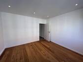 Zimmer - 2 Zimmer-Wohnung frisch saniert mit großem ruhigem Balkon in Innenstadt