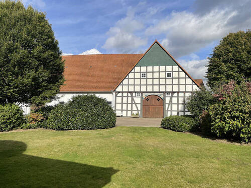 Ansicht Deele und Scheune - Charmante Hofstelle am Rande von Bad Salzuflen - Vielseitiges Ensemble mit 6 Wohneinheiten und ausreichend Lagerkapazitäten