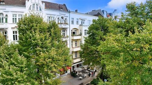 Hausvorderansicht - 4 Zimmer Altbauwohnung in begehrter Kiezlage von Berlin - Charlottenburg