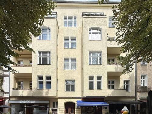 Haus Vorderansicht - 4 Zimmer Etagenwohnung zum Kaufen in Berlin