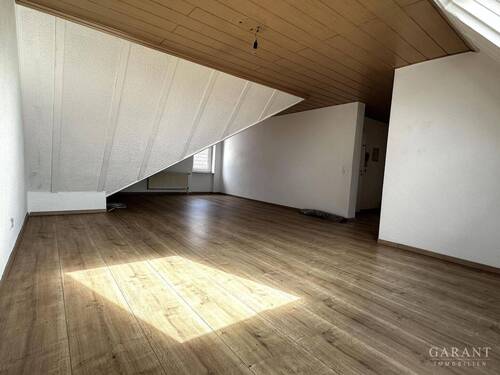 Wohnzimmer - ** Gemütliche 2 Zimmer-Dachgeschoss-Wohnung mit Stellplatz **