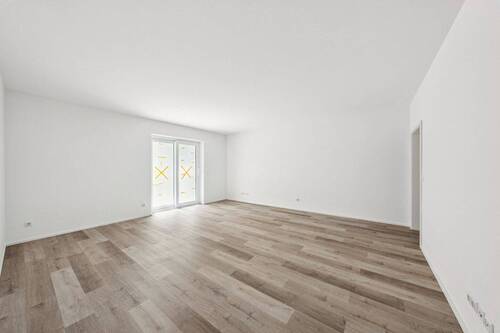 Wohnzimmer Südausrichtung - 4 Zimmer Etagenwohnung zum Kaufen in Frankfurt (Oder)