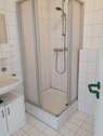 Bad mit Dusche - 