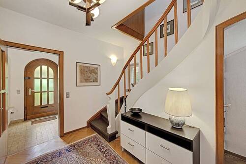 Flur Erdgeschoss - Einfamilienhaus mit 195,00 m² in Dortmund zum Kaufen