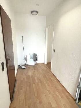 Eingangsflur mit Blick zum Flur Schlaftrakt - 