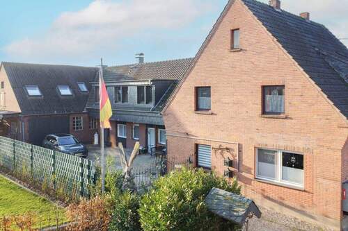 Hausansicht - Mehrgenerationenhaus in grüner ruhiger Lage von Alpen-Veen