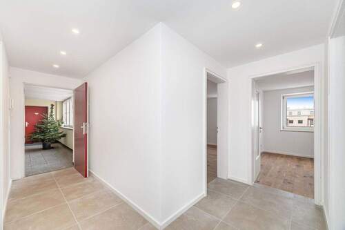 Flur - Hochwertig sanierte 3-Zi.-Wohnung mit Balkon und sehr guter Energieeffizienz