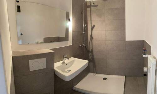 Badezimmer - 4 Zimmer Etagenwohnung zur Miete in Würzburg