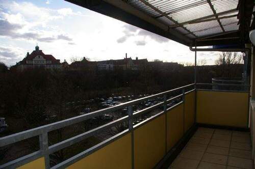 Balkon - RENOVIERT! Schöne 3,5 Zimmer mit EBK und zwei Balkone in NürnbergJohannis