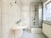 Bad - Einliegerwohnung - 
