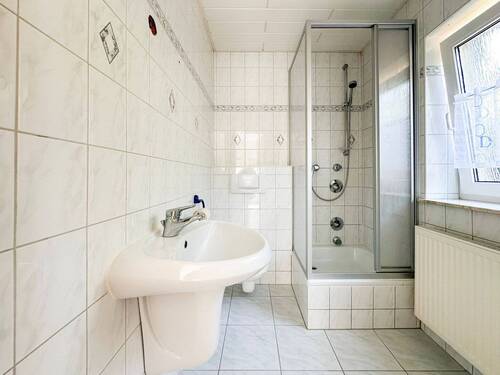 Bad - Einliegerwohnung - 