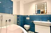 Modernes Wannenbad - 