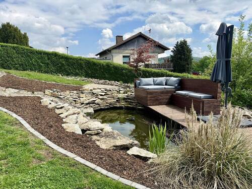 Teich mit Sitzbereich - 