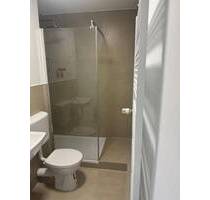 Frisch sanierte 2-Zimmer-Wohnung mit Loggia, Einbauküche, Stellplatz und Weitblick über Bensheim