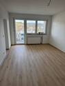 Wohnzimmer mit Zugang zum Balk - 
