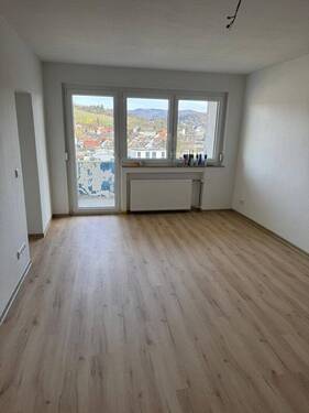 Wohnzimmer mit Zugang zum Balk - 