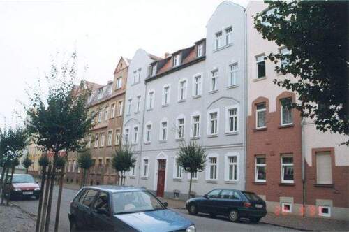 Hausansicht - Kleine Dachgeschosswohnung mit EBK