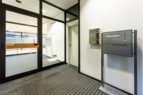 Eingangsbereich - 6 Zimmer Mehrfamilienhaus, Wohnhaus in Büddenstedt