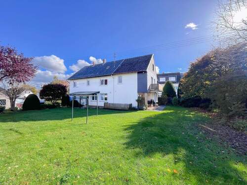 Frontansicht - 1 Zimmer Mehrfamilienhaus, Wohnhaus zum Kaufen in Flammersfeld