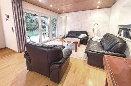 Wohnzimmer EG mit Ausgang auf die Terrasse - 1 Zimmer Mehrfamilienhaus, Wohnhaus in Flammersfeld