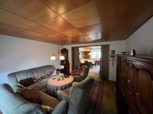 Wohnzimmer mit Blick zum Essbereich - 