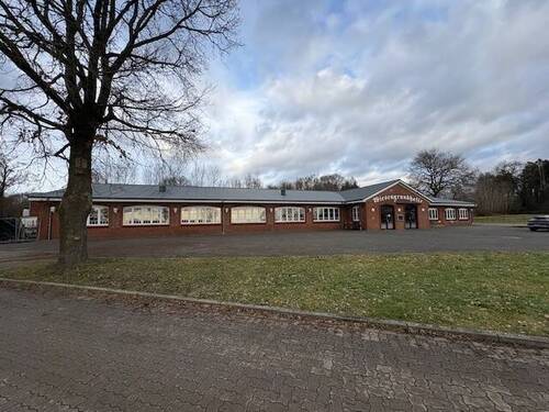 W Wiesengrundhalle - Wiesengrundhalle Veranstaltungsort für die Region zwischen den Meeren zentral in SH Kellinghusen