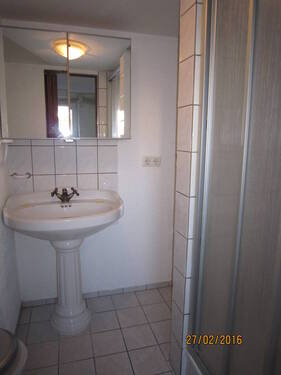 Bad mit Dusche - 