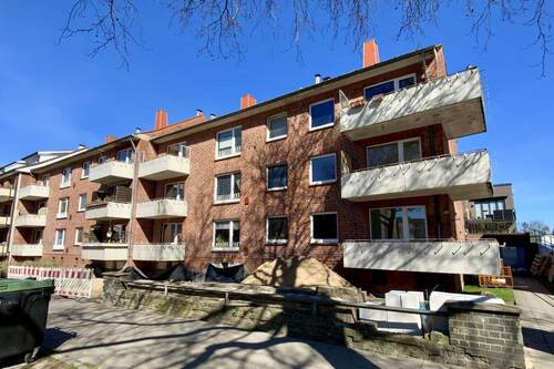 Straßenansicht - 3 Zimmer Etagenwohnung zum Kaufen in Lübeck