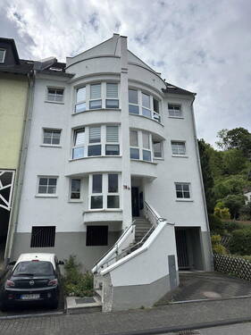 Vorderansicht - Gemütliche 2 Zimmer-Wohnung mit Balkon und Tiefgarage, provisionsfrei