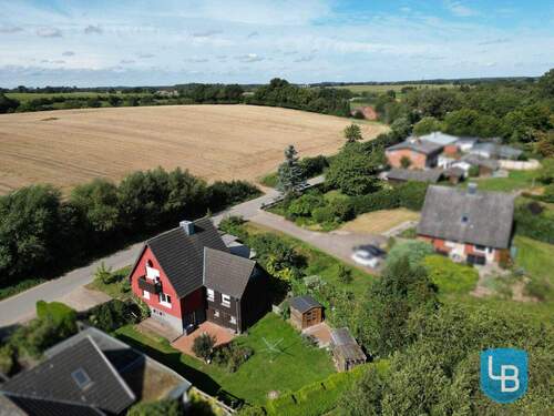 Vogelperspektive - Hier steckt Ihr Wohntraum drin - Haus mit Potenzial in idyllischer Lage
