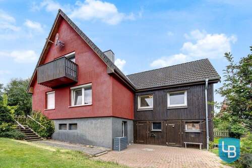 Ansicht aus dem Garten mit Zugang zum Parkplatz - 5 Zimmer Einfamilienhaus in Lebrade / Kossau