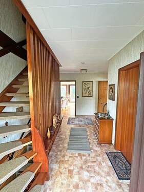 Eingangsbereich - 9 Zimmer Einfamilienhaus zum Kaufen in Schwerte