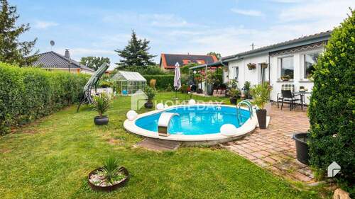 Pool - Zwei attraktive Bungalows im Paket (teilbar)- mit Außenpool, Kamin und moderner EBK