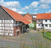 Bauernhaus mit großem Scheunengebäude in zentraler Ortslage Elgershausen - Schauenburg