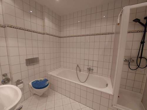 Bad - 3 Zimmer Etagenwohnung zur Miete in Gera