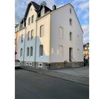 3- FH mit Garage, überdachtem Freisitz, Terrasse, Balkon und schönem Garten in zentraler und doch ruhiger Wohnlage von Dillenburg