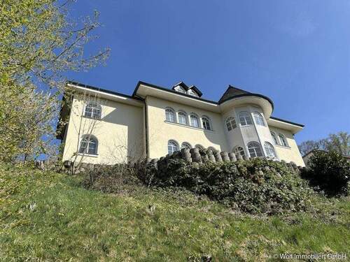 Aussenansicht Gartenseite - Ihr Traumhaus mit unverbaubarem Blick auf die Lahn