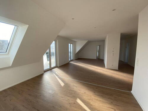 Wohnzimmer - Etagenwohnung mit 97,90 m&sup2; in Hetzles zur Miete