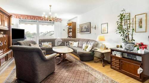 Wohnzimmer 1 - 4 Zimmer Etagenwohnung in Rüsselsheim am Main