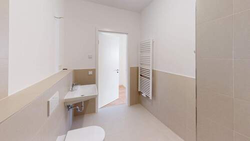 Bad - Etagenwohnung mit 99,50 m&sup2; in Berlin zum Kaufen