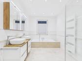 Badezimmer mit Wellness Charakter im Obergeschoss - 