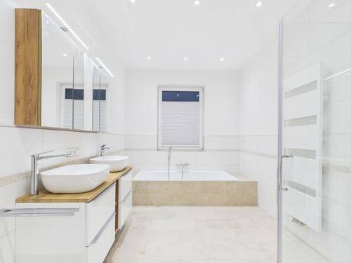 Badezimmer mit Wellness Charakter im Obergeschoss - 